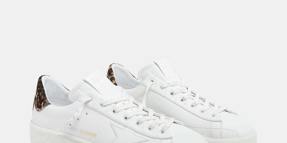 Golden Goose Sneakers hood hang