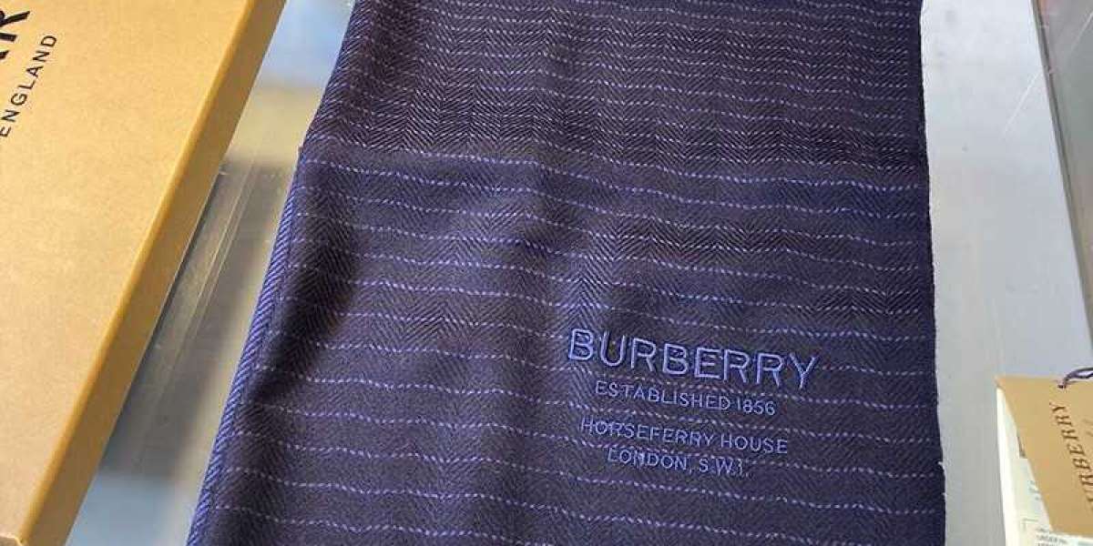 The Aviator Scarf - The way to Decorate