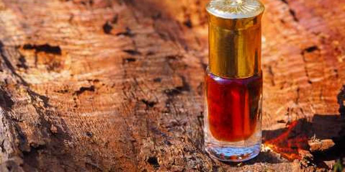 Agarwood Essential Oil Market Size by Preparation Method, Form, Grade, End User, and Geography