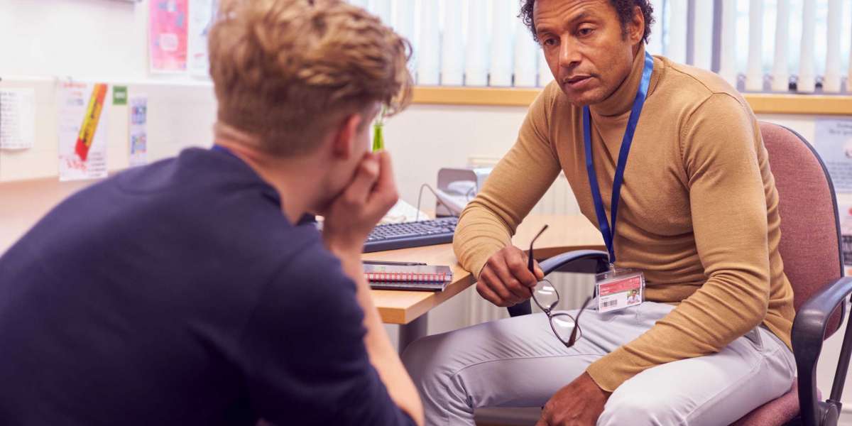 How to become a counsellor in UK?