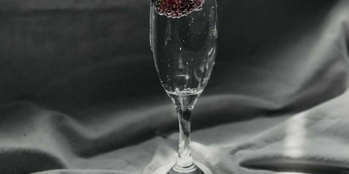 Sparkling Water Market Share Analysis, Company Profiles, Launches, & Forecast Till 2030