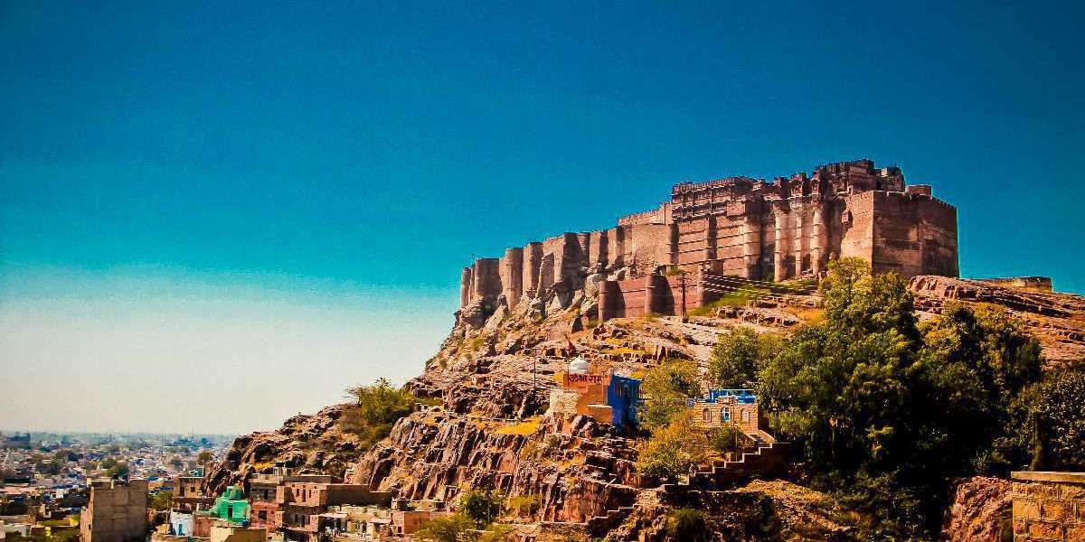 Travel Plans for 2023 in India for Long Weekends with JCRCab