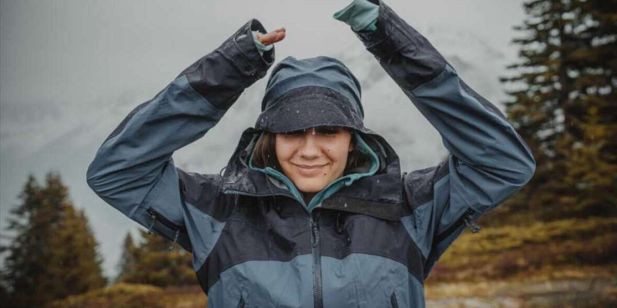 Ski Jacket Shopping Guide: Fabric, Breathability and Moisture Permeability