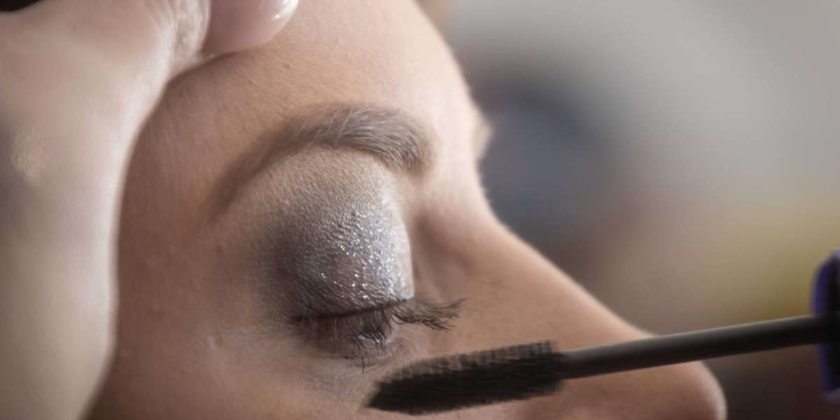 Key Eyeliner Market Players Research Revealing The Growth Rate And Business Opportunities To 2028