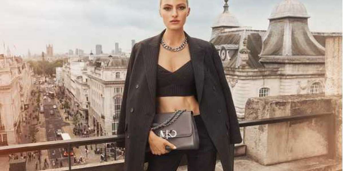 Michael Kors 2022秋冬新款包包，換上全新Logo盡現簡約奢華