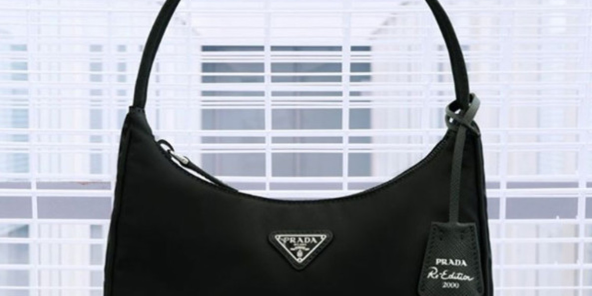 尼龍包推薦始祖品牌Prada！100%可回收！