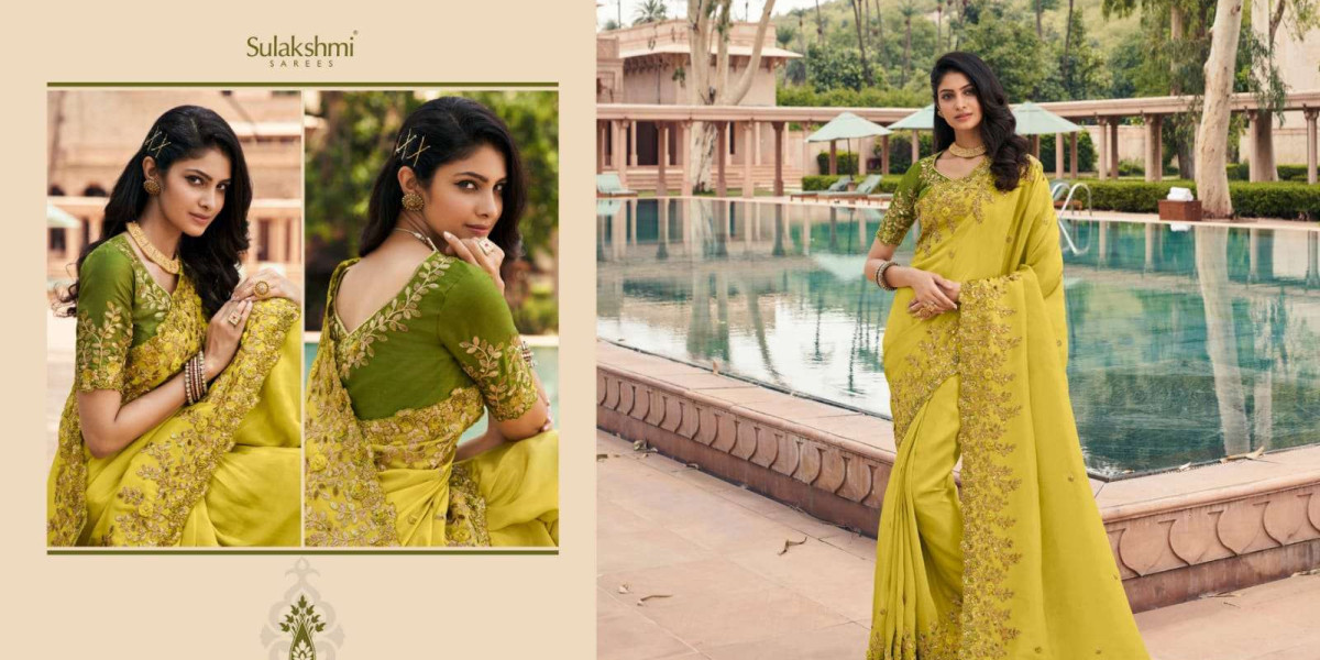 Select the right fabric and design when buying Indian ethnic wear online