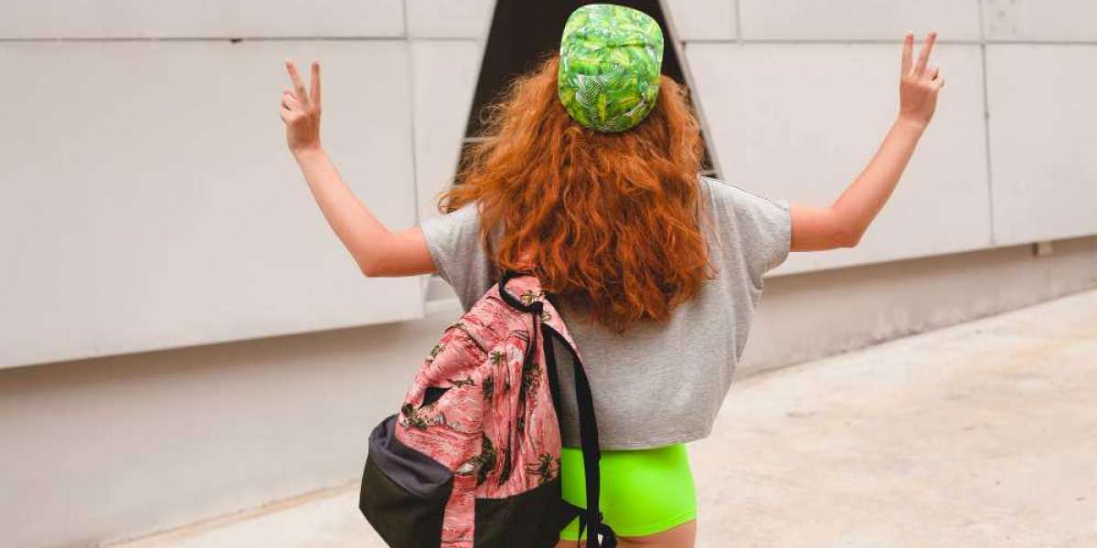 From Comfort to Statement: The Evolution of Baggy Clothing