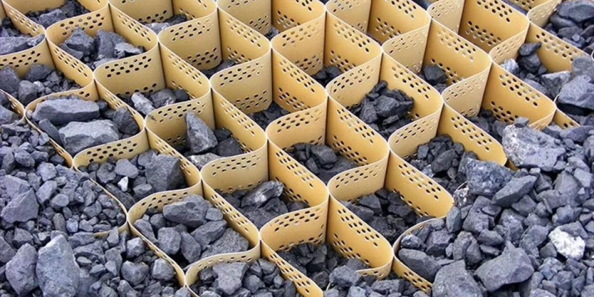 Geocells in Water Management: Mitigating Flood Risks and Enhancing Drainage Systems