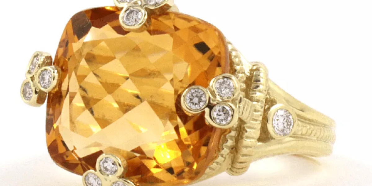 Stunning Three-stone Diamond Rings We're Currently Obsessed With