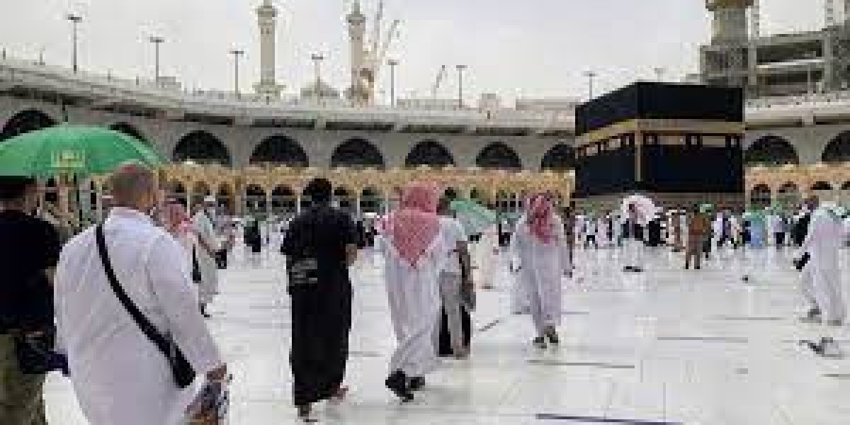 Can you do Umrah at night?
