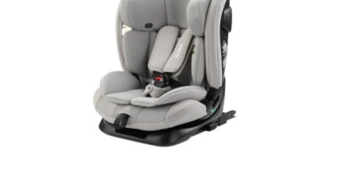 What are the key safety features to look for when choosing an infant car seat?