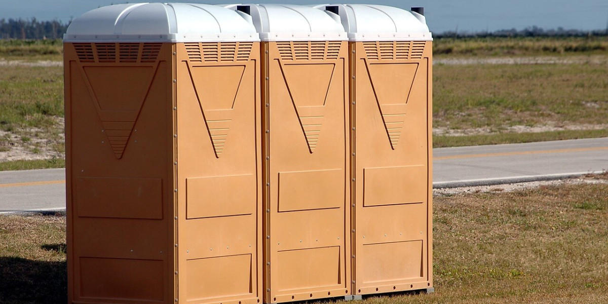 Portable Toilets and Outdoor Weddings: What You Need to Know