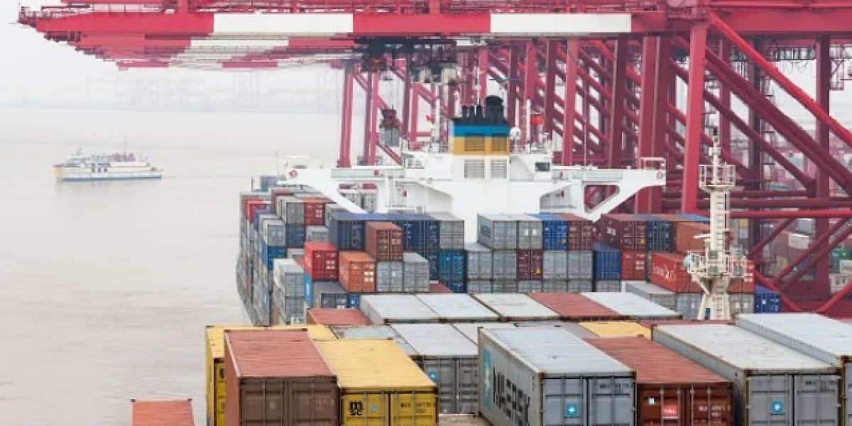How does FCL container shipping to Singapore benefit businesses and consumers?