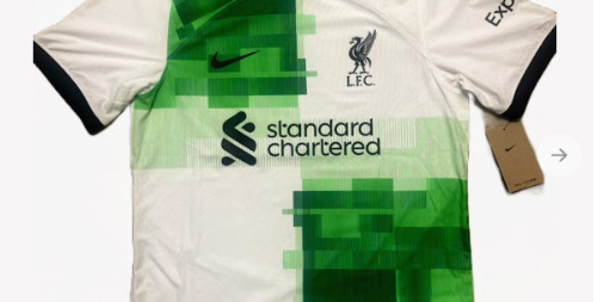 Komplet za Liverpool 23-24 v gosteh bo predstavljen julija 2023