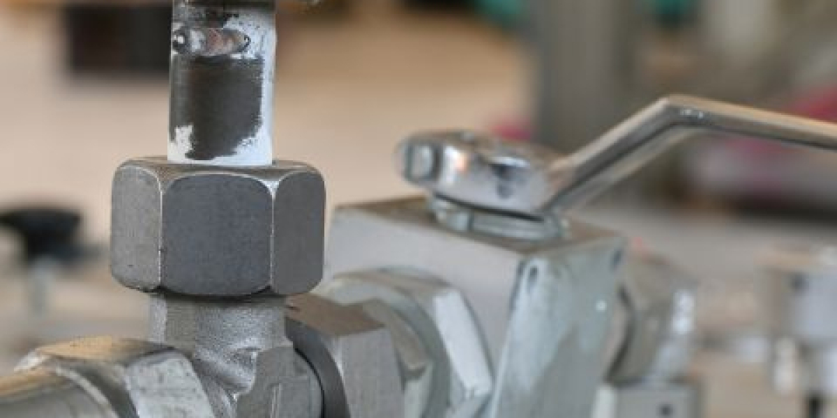 What are the advantages and applications of stainless steel ball valves