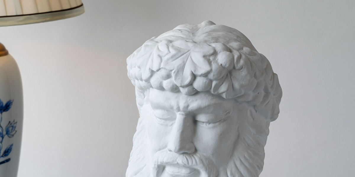 Elevate Your Living Room Ambience with Chic Decorative Accents