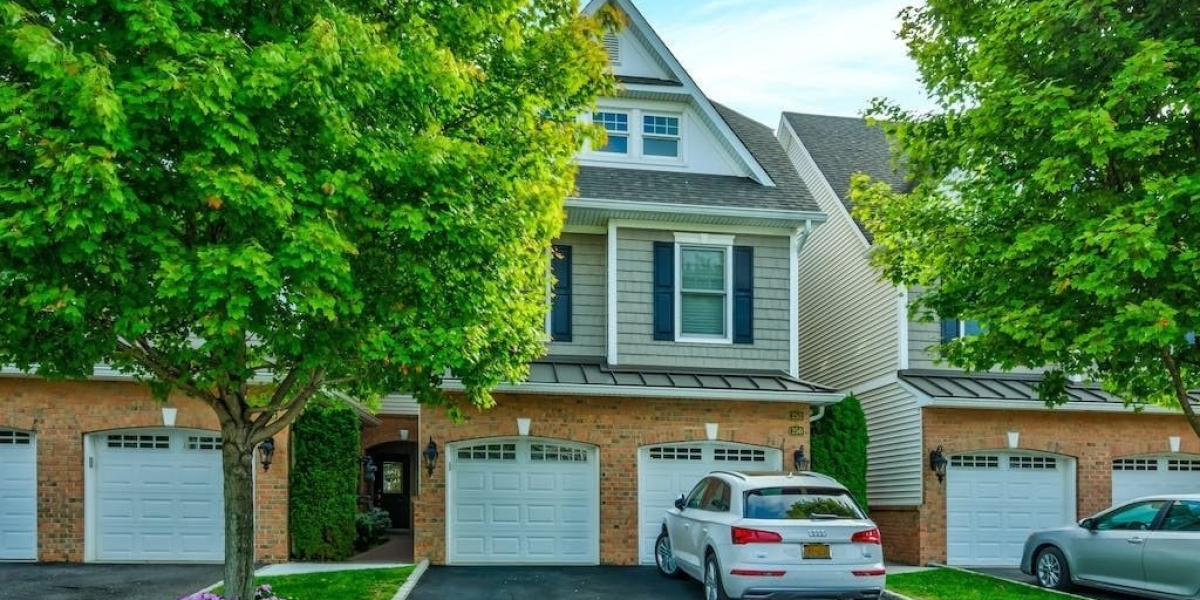 Condos and Town homes for Sale | 250 Roosevelt Way, Westbury, NY, 11590