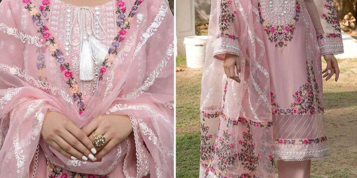 Buy Pakistani ethnic clothing with ease simply through popular online shopping portals