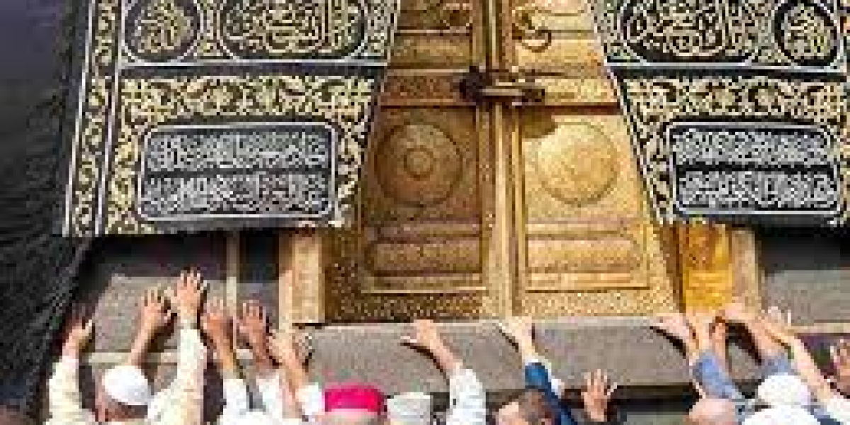 Crafting Unforgettable Spiritual Journeys: Customized Umrah Packages from London