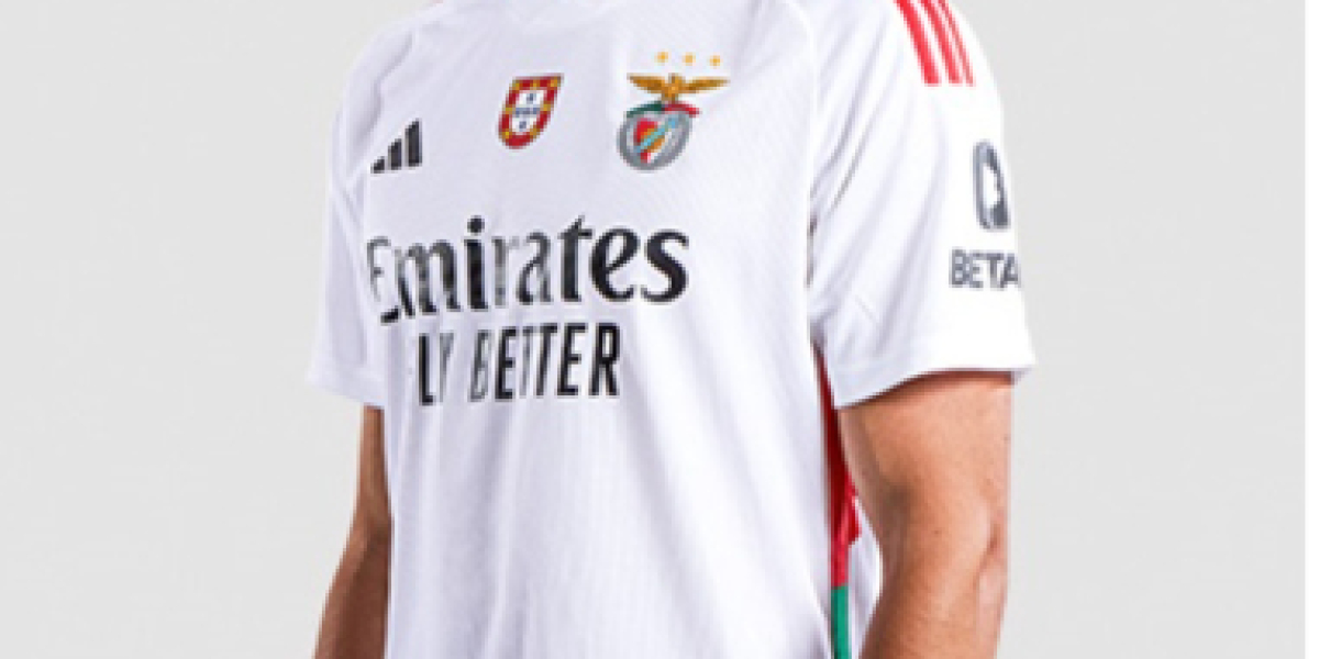 Benfica 23-24 Izdan tretji komplet v gosteh