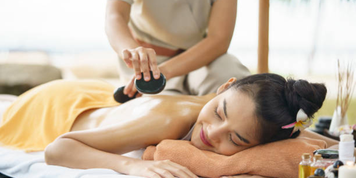 Strolling Along the Beach in Venice : A Guide to Love