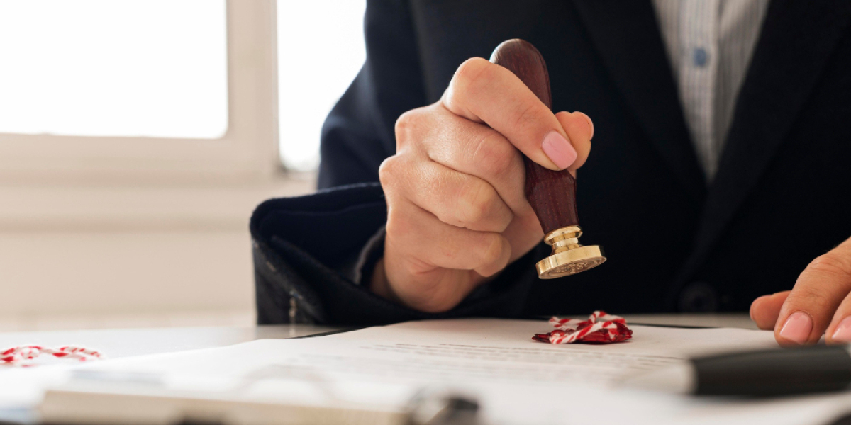 محامو الإمارات: الخبراء القانونيون في خدمتكم