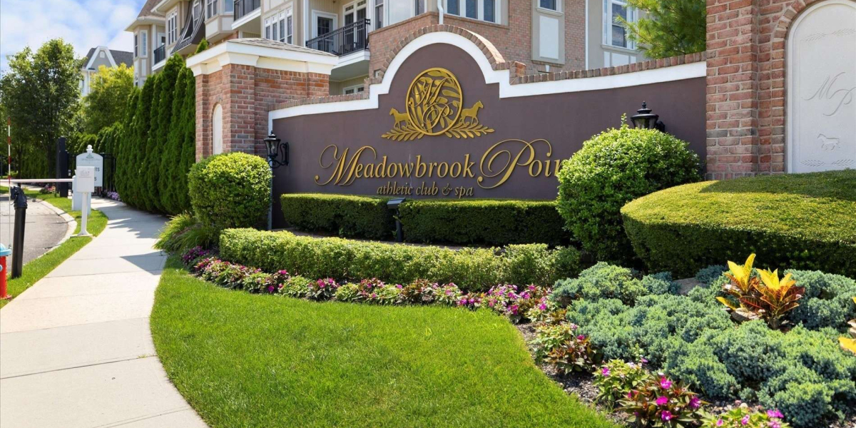 Luxurious Condo | 2 Bedroom Home | Westbury condos for sale