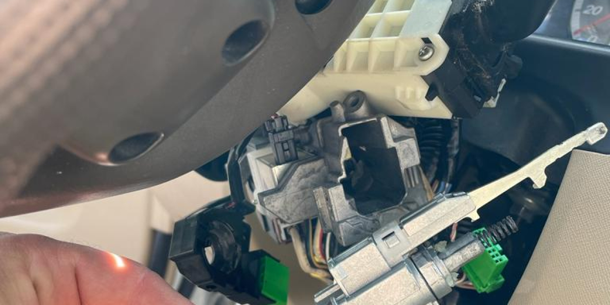 Choosing the Right Mobile Locksmith in Lakewood for Home or Vehicle Security: Key Factors to Consider