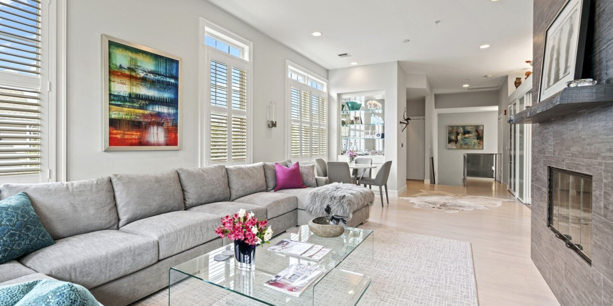 What should I look for when choosing a luxury condo or apartment in Westbury, NY?