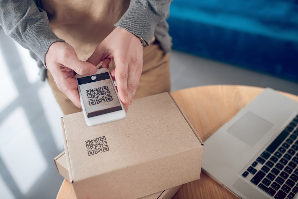 QR Codes vs. Traditional Barcodes: Advantages and Limitations – Packtica