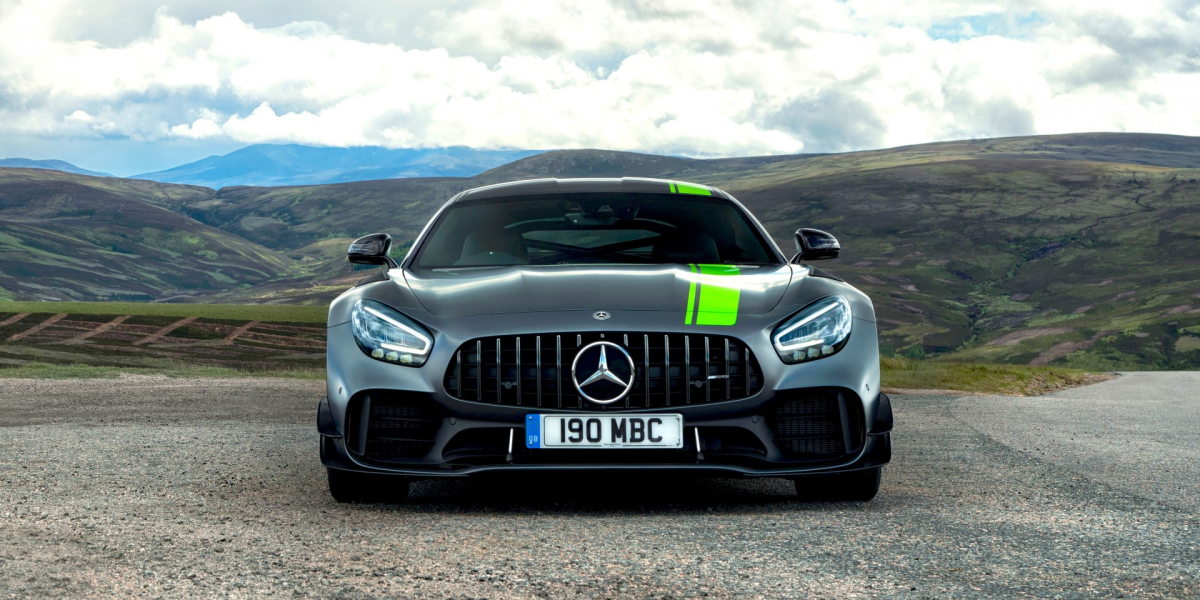 Dubai Luxury Car Rental: Where Opulence Meets the Road