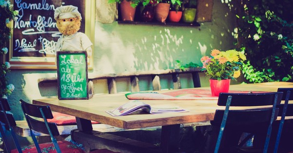 Inowixer Wixer's answer to What makes Bickering Twins Restaurant & Tequila Bar/pub a unique dining experience? - Quora