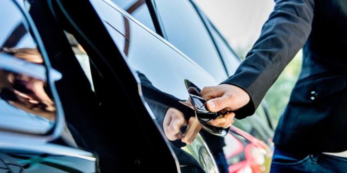 The Windy City in Style: Chicago Luxury Car Service Adventures