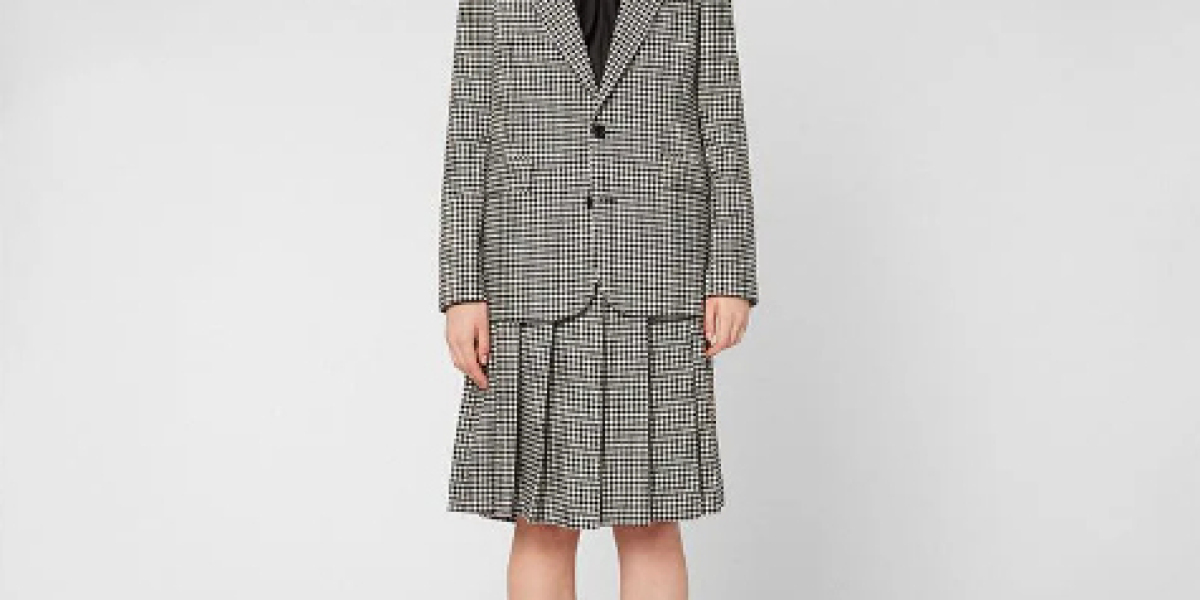 法國時裝品牌 Ami Paris 隨性穿搭詮釋真我風采！