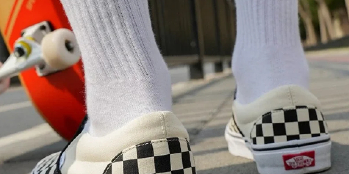 超經典Vans帆布鞋，百搭好穿，根本拒絕不了，入手不後悔！