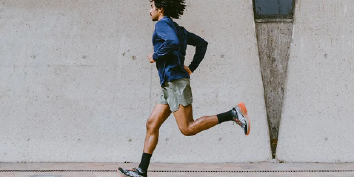 最好的 ASICS 跑鞋，帶後跟墊！