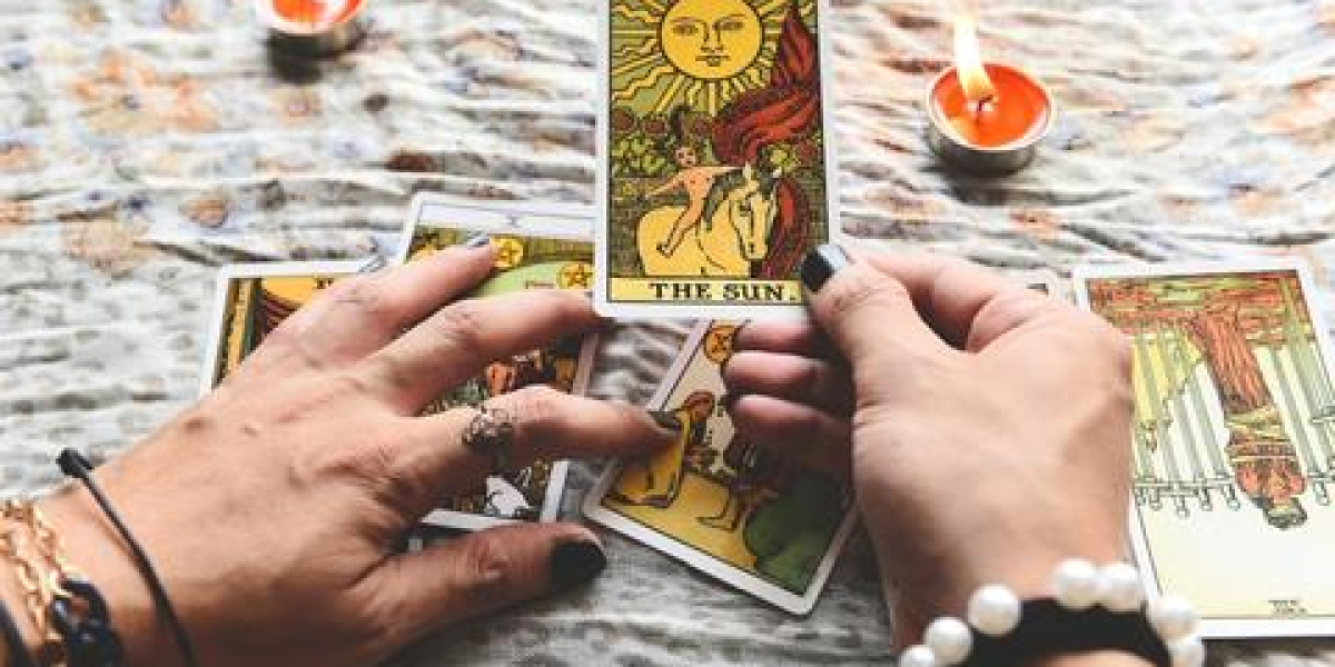 命运之谜解锁：深度了解算命大师的指引