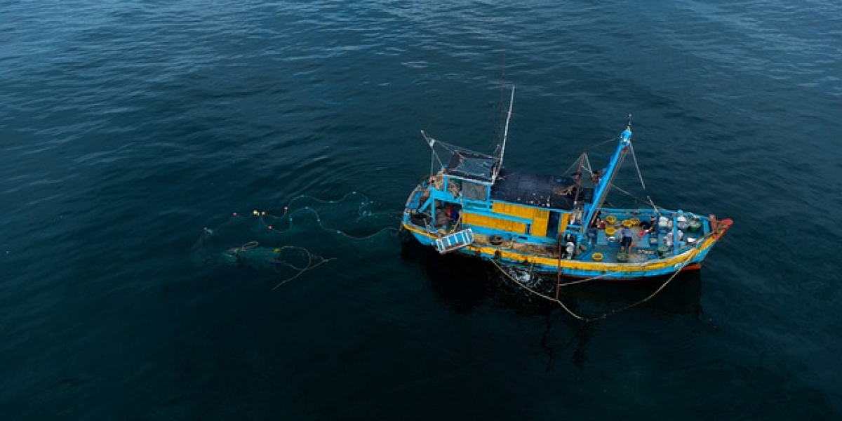 Fishing Drones vs. Traditional Fishing Methods: Navigating the Angling Evolution