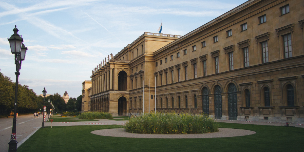 Navigating Success: MiM-Essay's Review Symphony