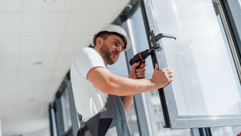 7 Clear Signs It’s Time to Replace Your Commercial Windows