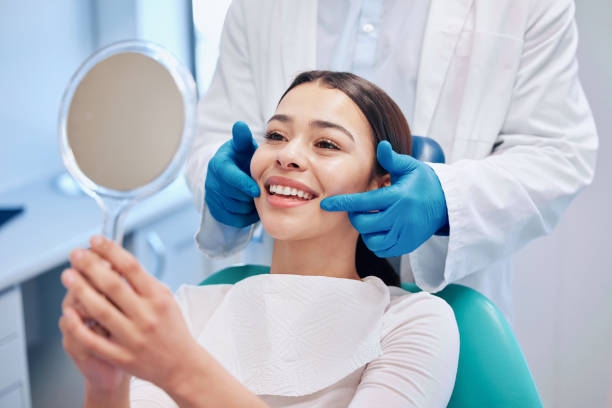 Should I See a Cosmetic Dentist for a Smile Makeover? | SMG
