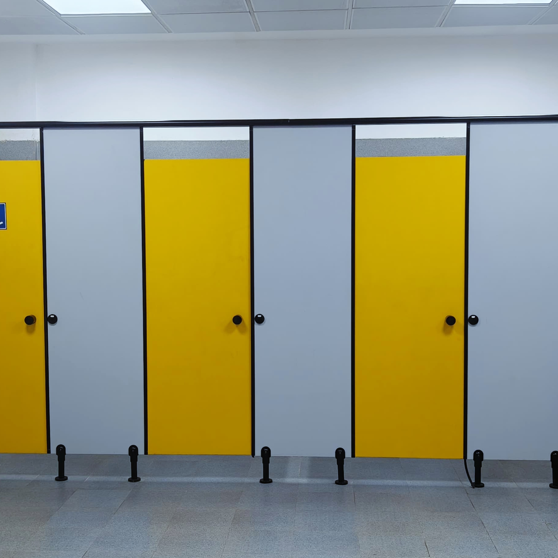 Toilet Cubicle & Partition Manufacturers & Suppliers in Delhi NCR