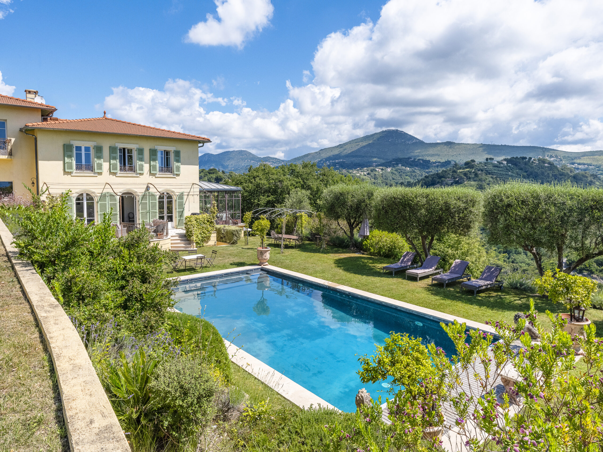 How Does the Riviera’s Beach Culture Shape a Perfect Day by the Sea? – Urban Pulse Journal