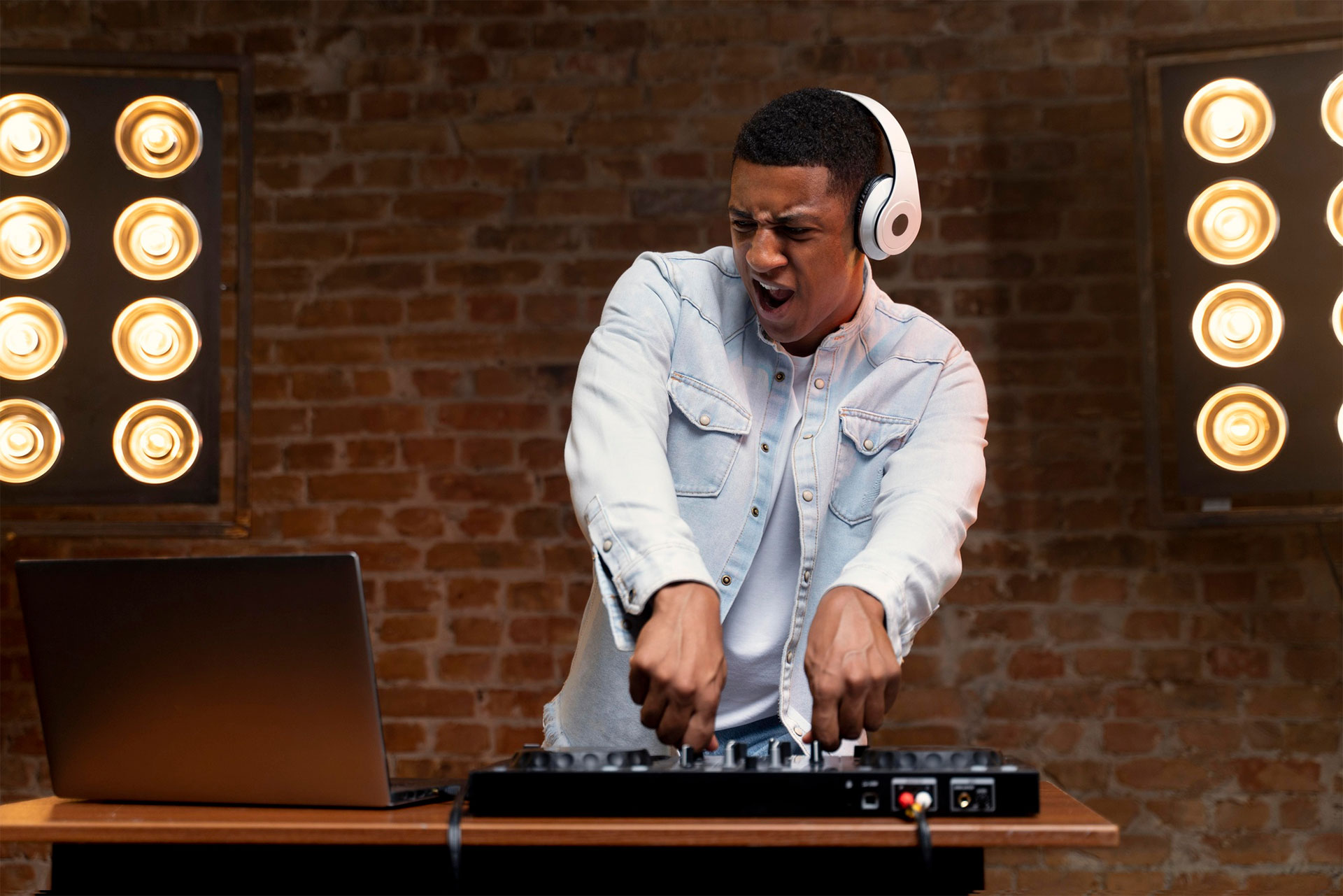 Affordable DJs for Hire in Sydney & Northern Beaches | DJ Hire Sydney
