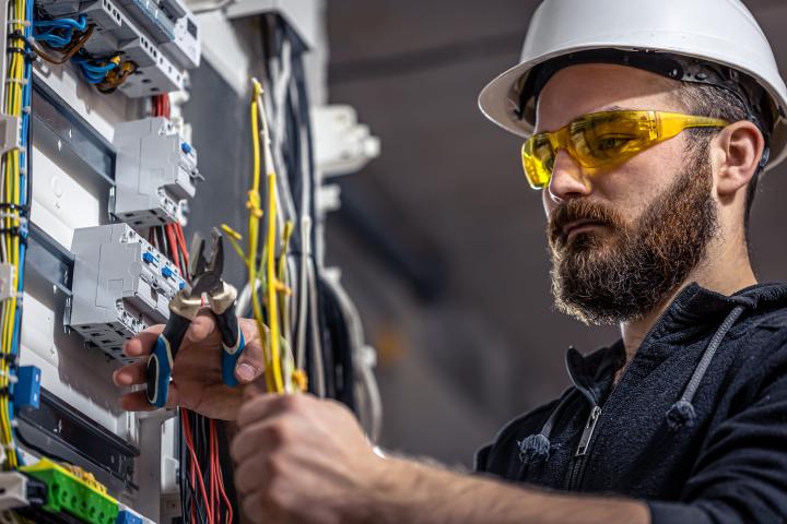 What to Look for in a Trusted Electrical Contractor Singapore? - PromoteProject | Startup Growth Platform