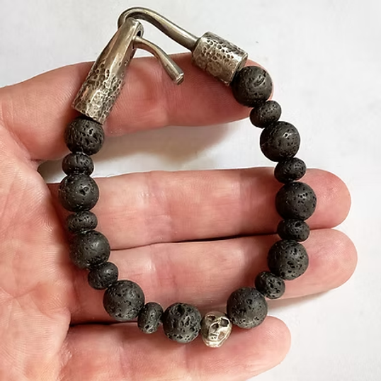 What Makes Handmade Artisan Jewelry Feel So Different