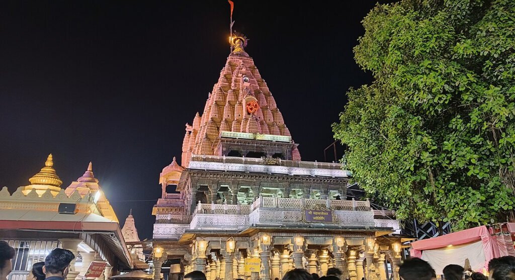 महाकालेश्वर ज्योतिर्लिंग (Mahakaleshwar Jyotirlinga) in Hindi | History, Darshan & Mahatva