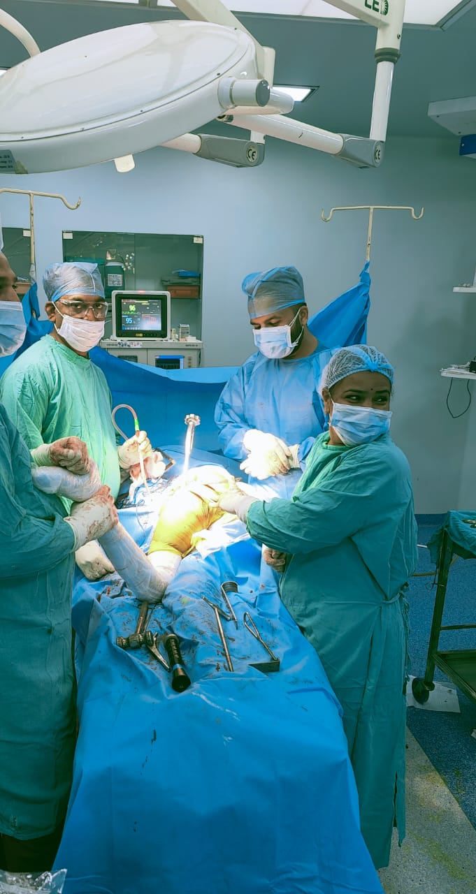 Best Hip Replacement Surgeon in Indore, Orthopaedic Surgeon | Dr. Aditya Lakhotia